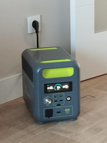 FOSSiBOT F2400 con Panel Solar 200W - Kit Generador Solar Portátil 2048Wh 2400W - Estación de Energía + Panel Solar - Autoconsumo y Camping Autocaravana photo review