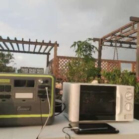 FOSSiBOT F2400 mit Solarpanel 200W - Komplettes Solargenerator Set 2048Wh 2400W - Tragbare Powerstation + Solarpanel photo review